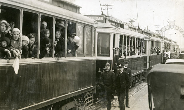 Streetcars in Winnipeg in the early 1920s.