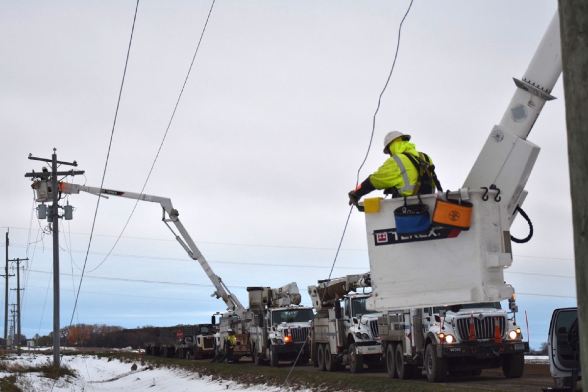 Crews from Minnesota Power in action in Manitoba
